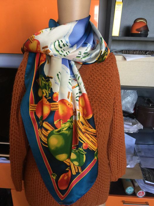 Копринен шал със зимни мотиви