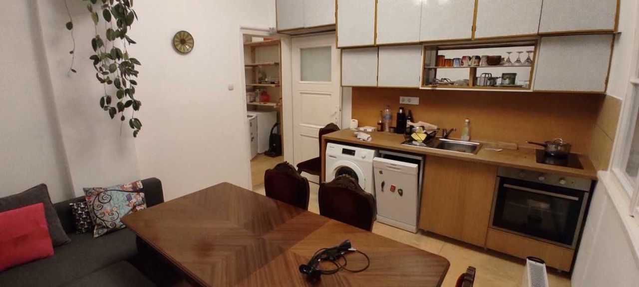 Дава се под наем Двустаен апартамент в София, Център - 49 кв.м за 458.49 € - Снимка #1