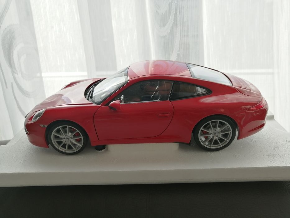 Porsche 911, 991 minichamps 1:18