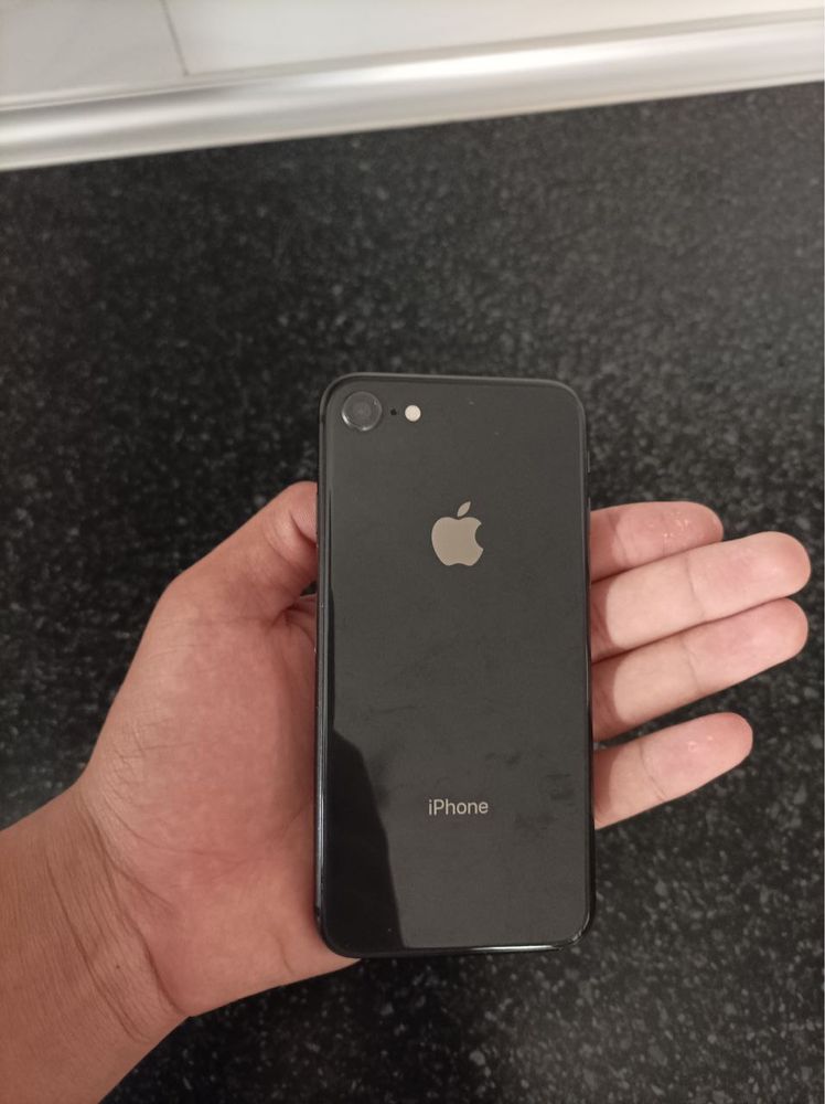 Iphone 8 holati yaxshi 64 tali