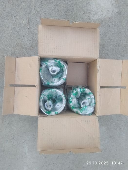 Продам поршни на машину