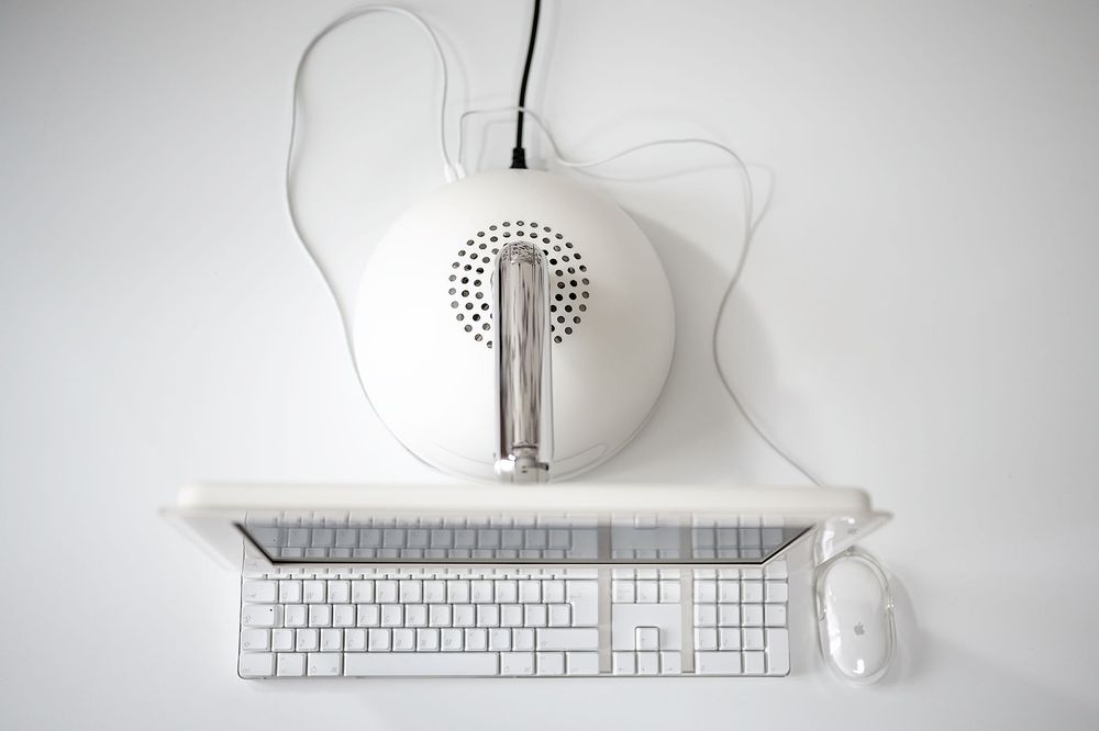 Apple iMac G4 17” The Lamp