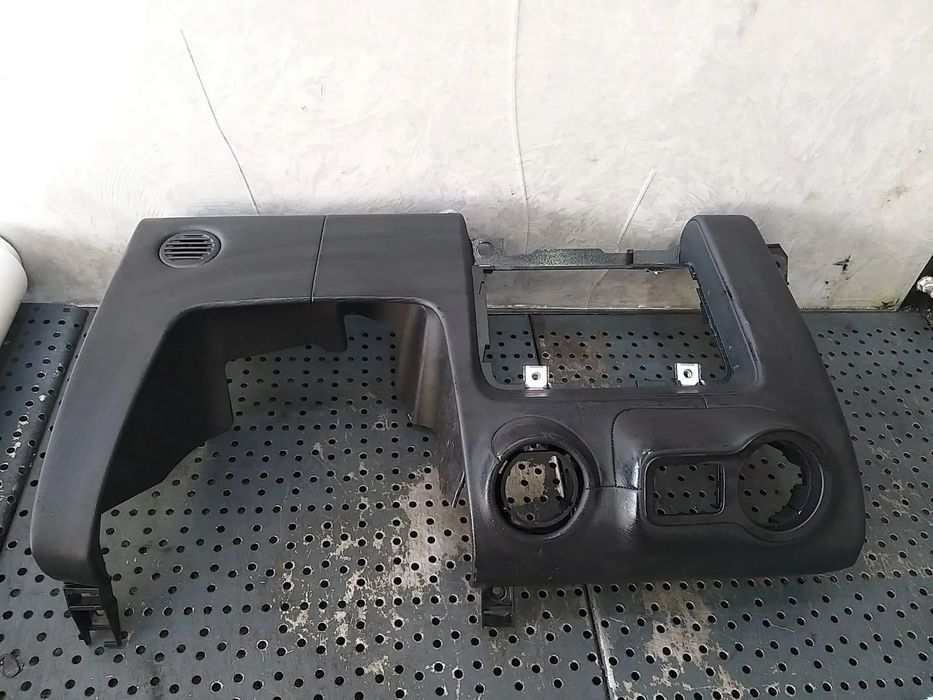 Ornament panou inferior sofer maserati ghibli m157 06700257710 fa00aag91359 670012666