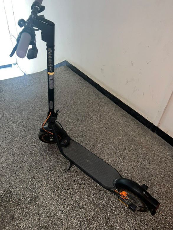 Тротинетка Ninebot F40i