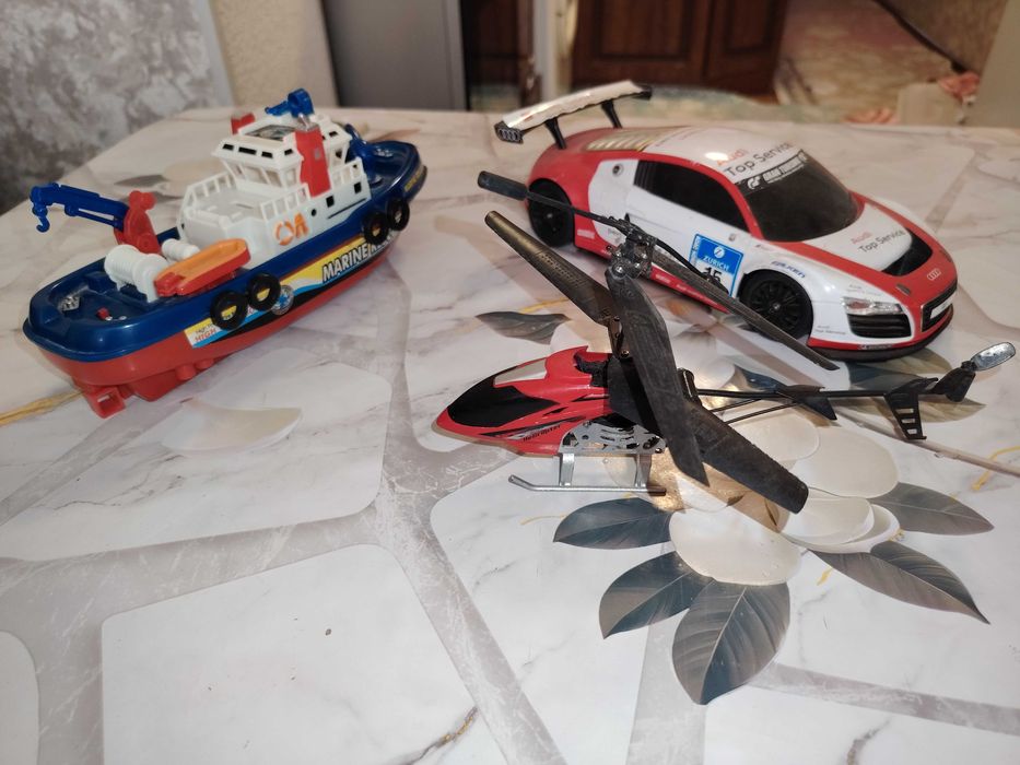 Машинка верталет и катер на пульте