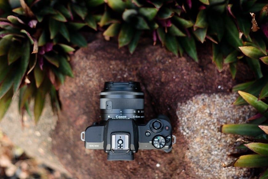 Продается фотоаппарат Canon EOS M50 объектив Canon 15-45mm STM