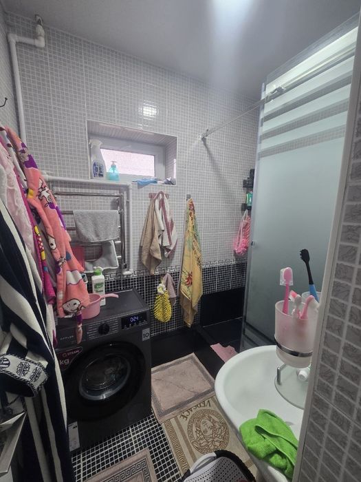 3 xonali kvartira sotiladi