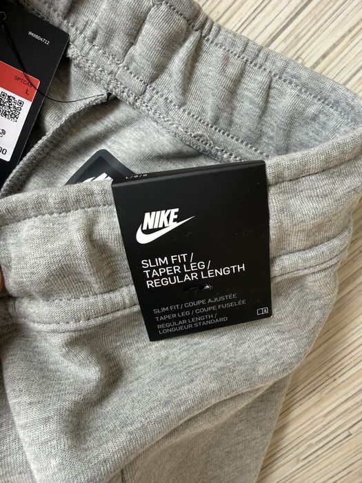 Чисто нов и оригинален Nike Tech Fleece,размер L
