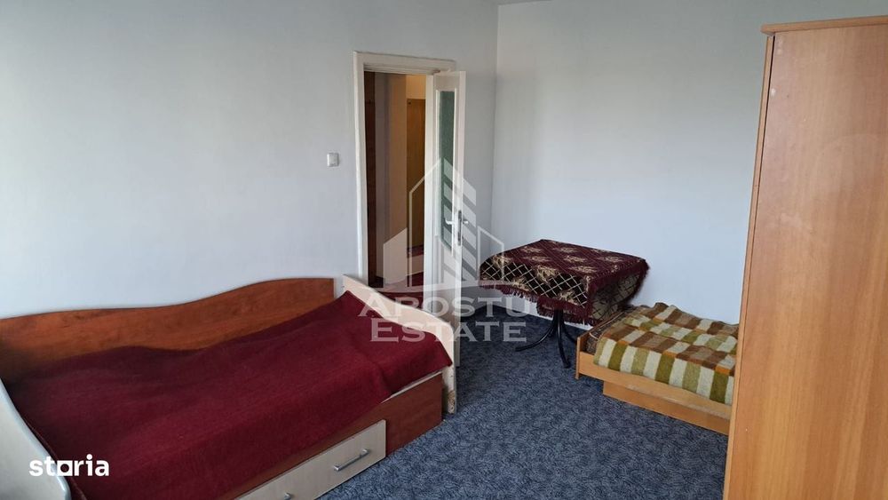 Apartament cu 3 camere, decomandat, zona Sagului
