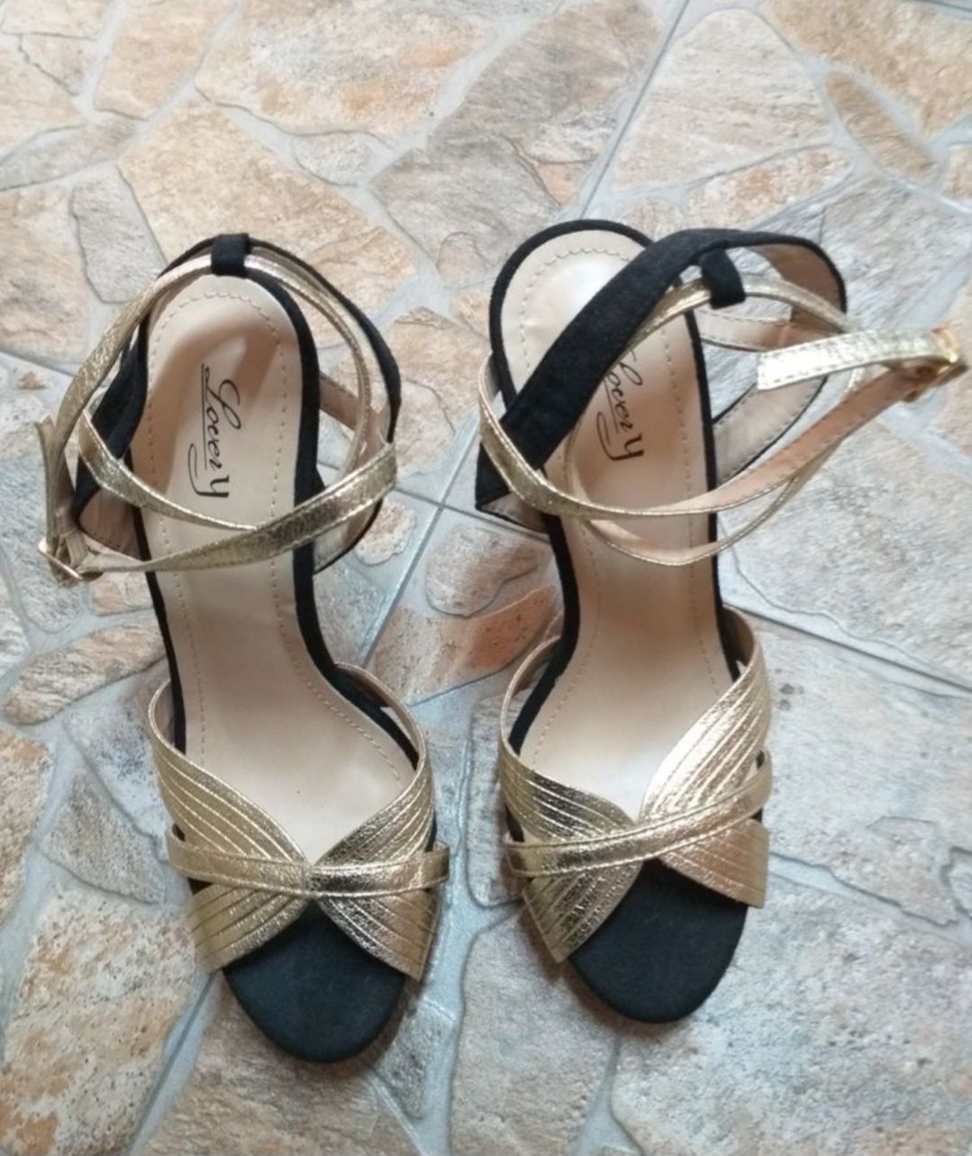Sandale cu toc auriu