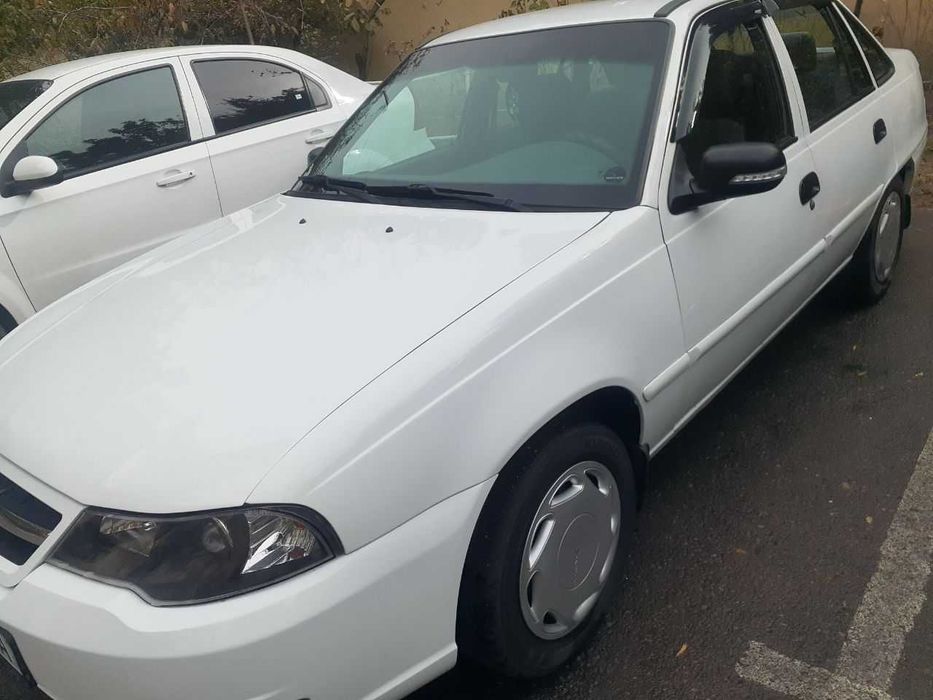 Нексия-2, Донс 1,6 в отличном состоянии (белый)