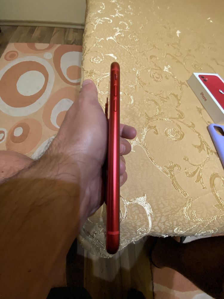 iPhone 11 red (64 gb)