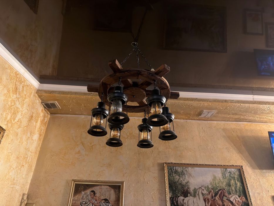 Люстра деревянная
