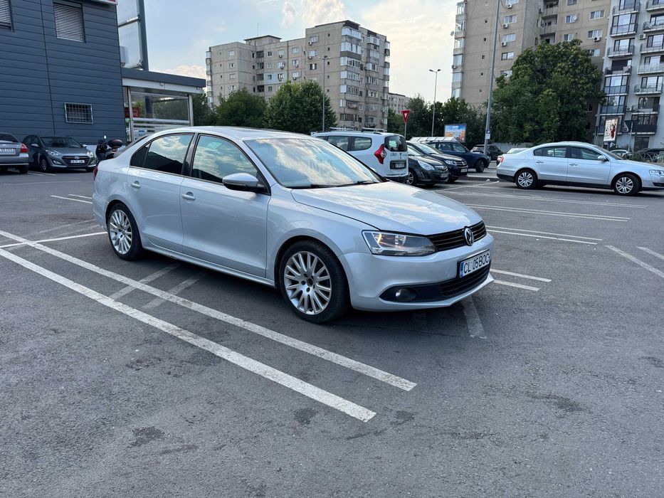 Volkswagen Jetta 2012 1.6 TDI cu trapa
