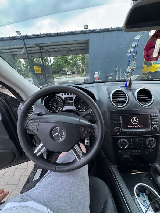 Vând Mercedes ml