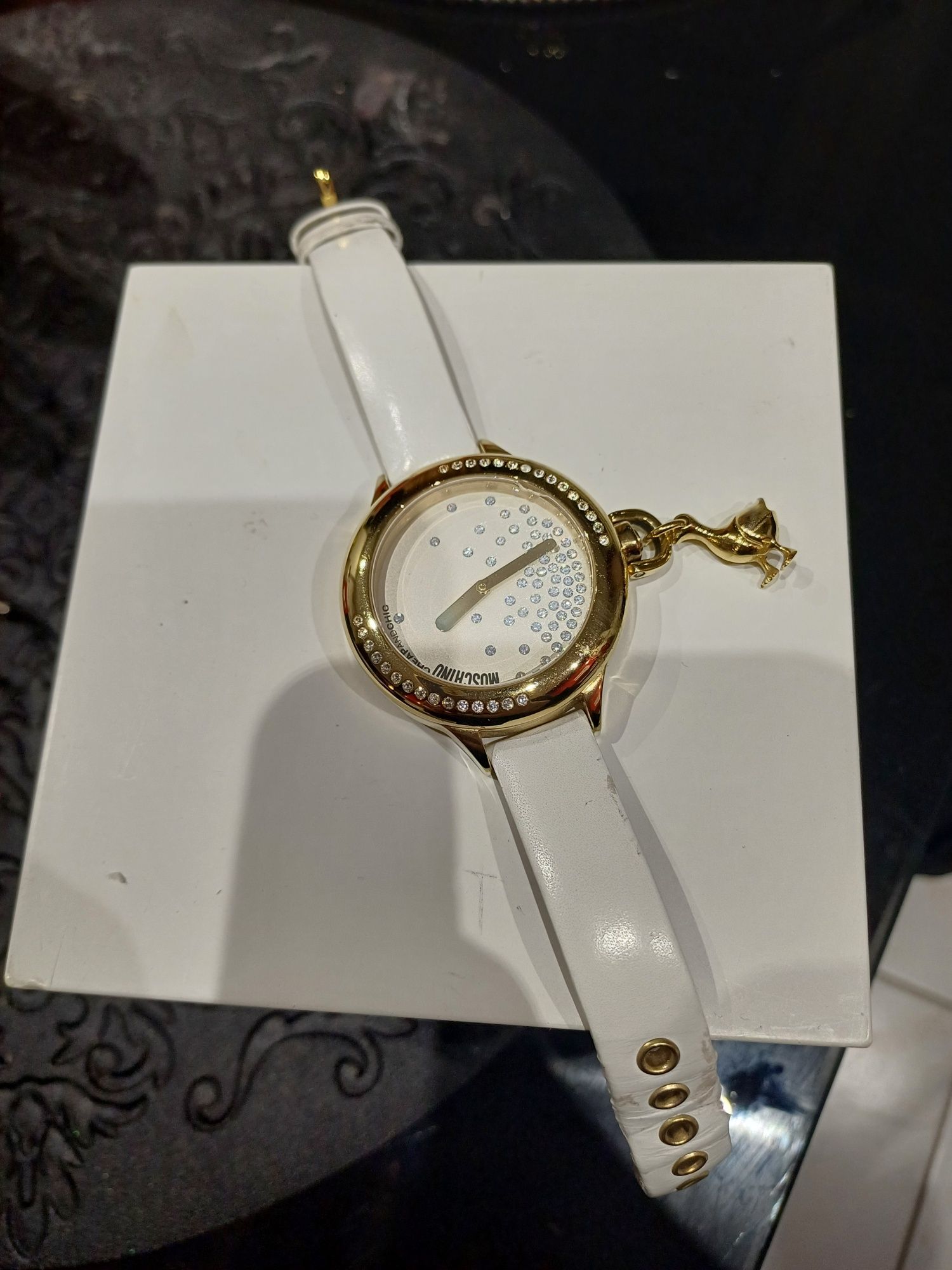 Оригинален часовник MOSCHINO