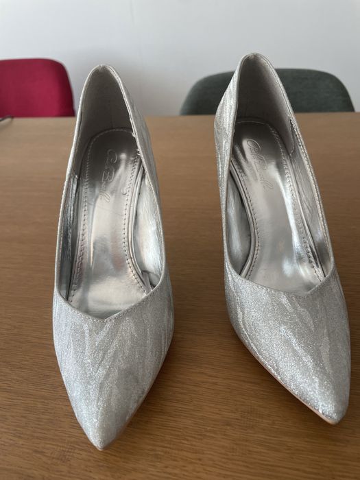 Сребристи обувки 35