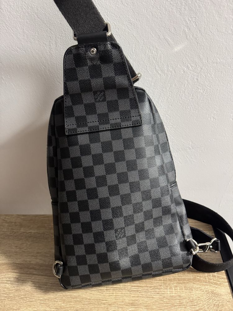 Louis Vuitton мъжка чантаAvenue Sling Bag Alps Patches Damier Graphite