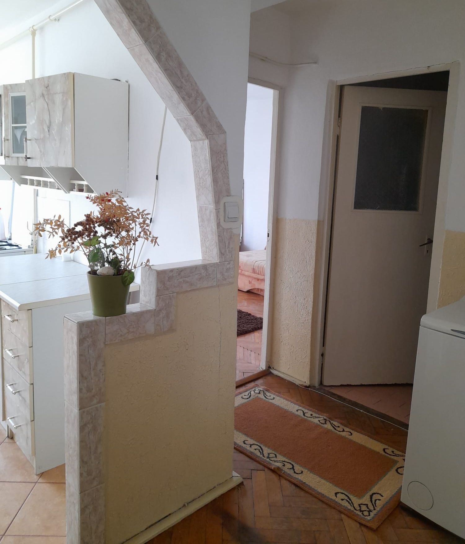 Inchiriez apartament cu 2 camere