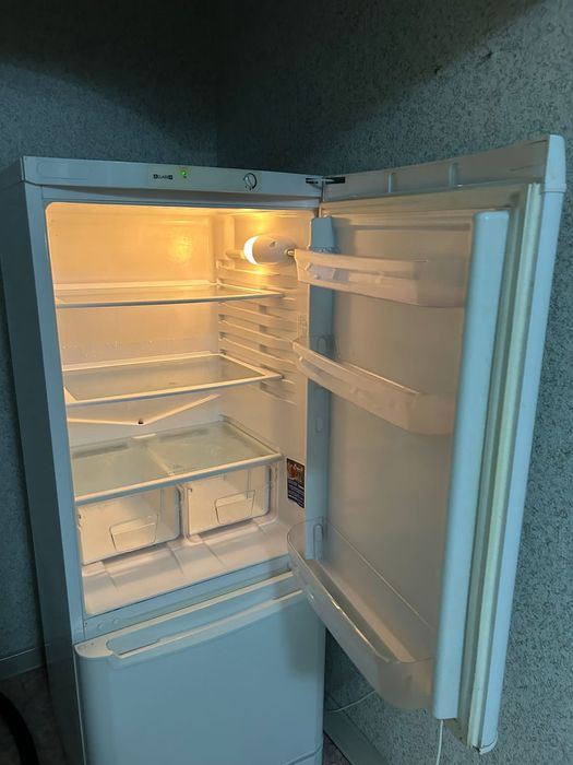 Холодильник Indesit