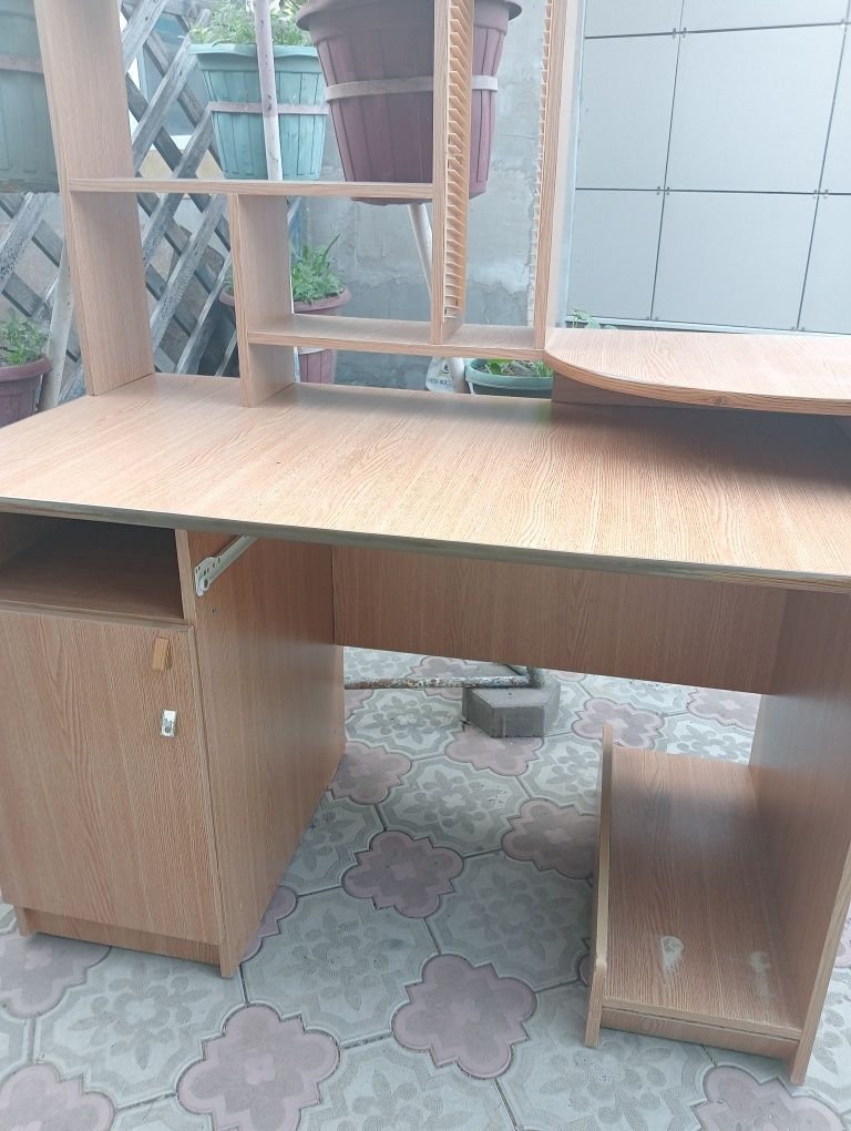Стол компьютерный