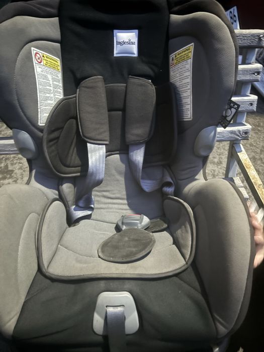Срочно продам автокресло цвет серый