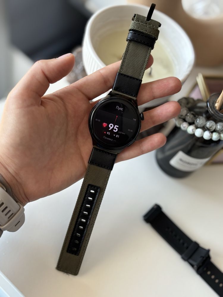 Huawei Watch 4 LTE с подарък каишка