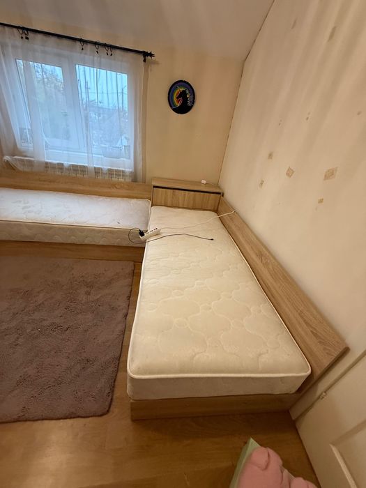 Vand 2 paturi de o persoana cu lada de depozitare si comoda