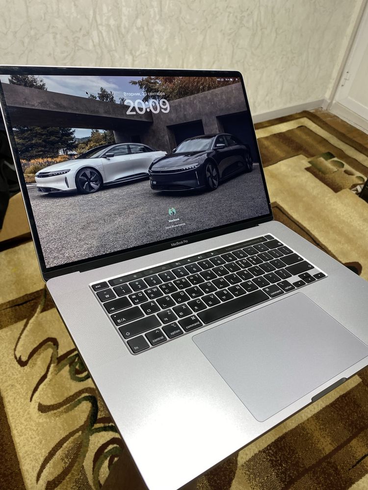 Macbook pro 16 4K 16/512