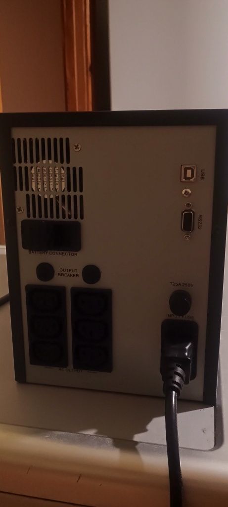 Безперебойник APC 3000 VA