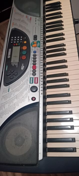 Vând orgă Yamaha psr240
