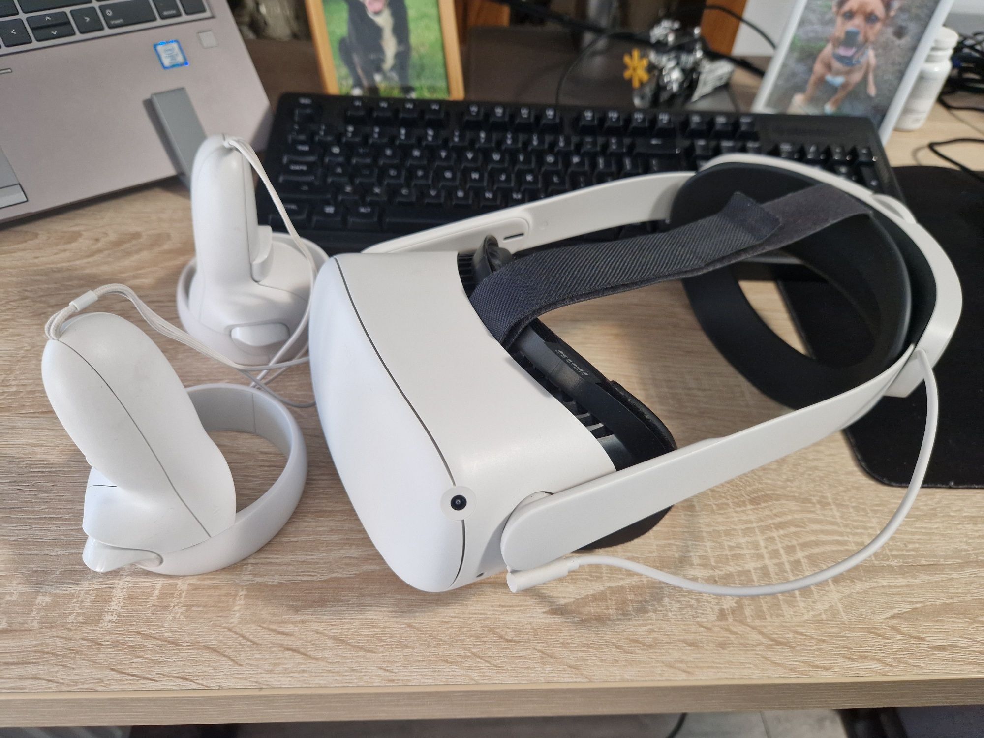 Oculus Quest 2 cu accesorii