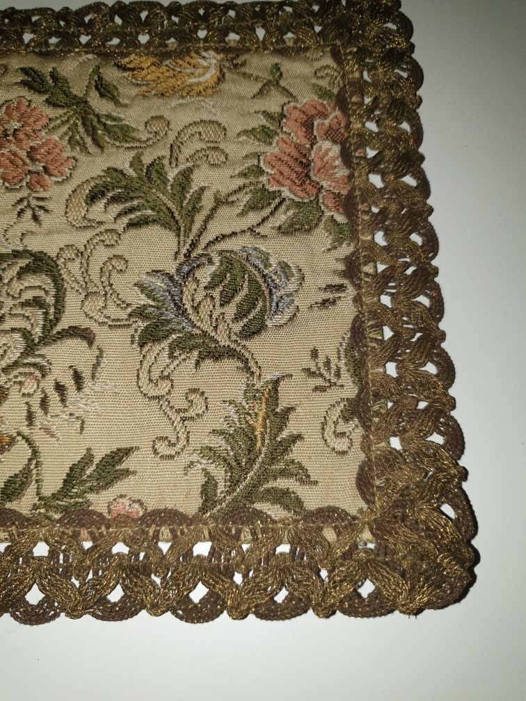 Broderie vintage, veche, motiv floral, filigran