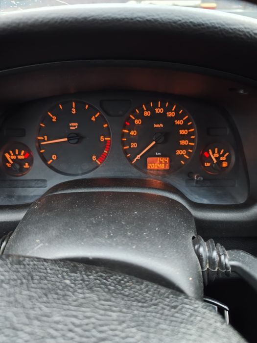 Продавам Опел Астра