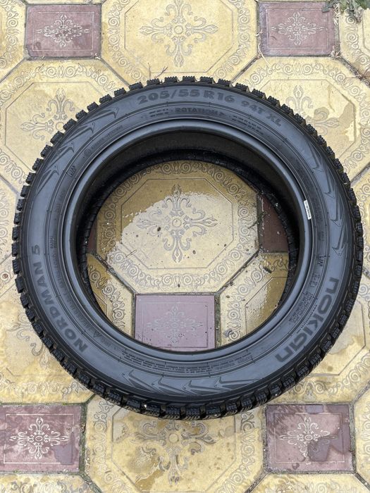 Продам комплект зимних шипованных шин Nokian Nordman 5 205/55 R16