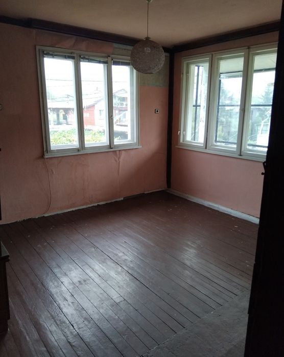 Продава етаж от къща в гр.Дупница