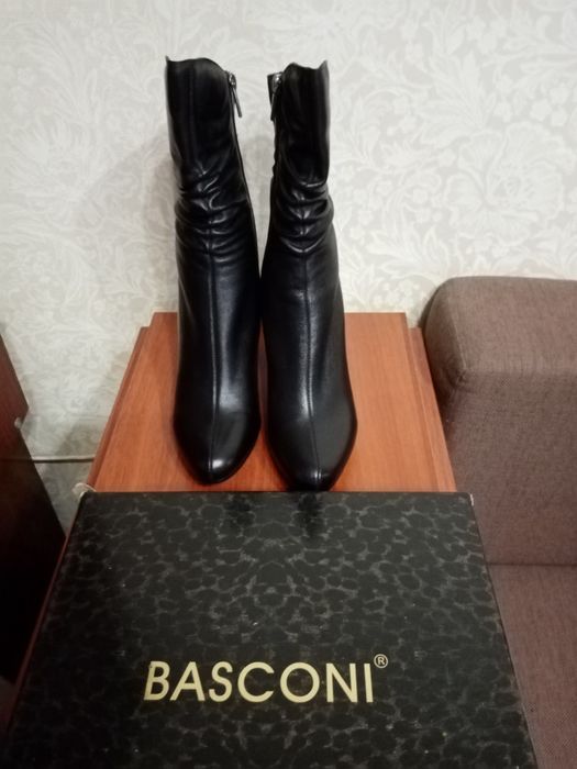 Продам Новые женские полусапожки чёрные 40 р.