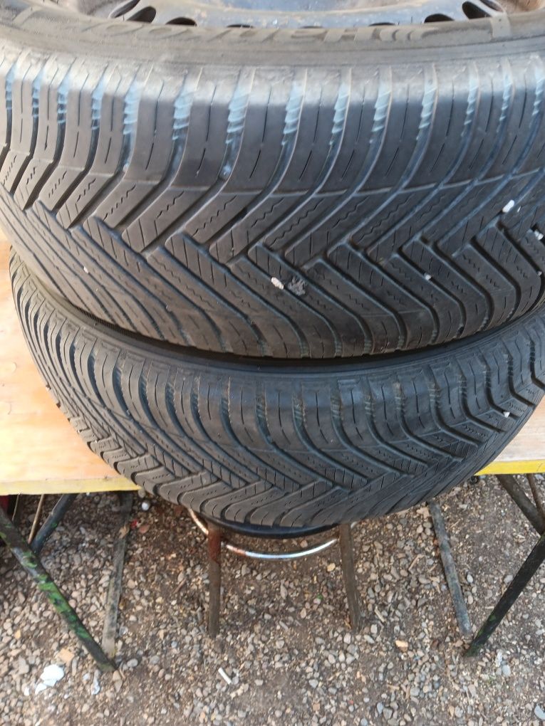 Vând 2 roti Hankook 205 /55 R 16