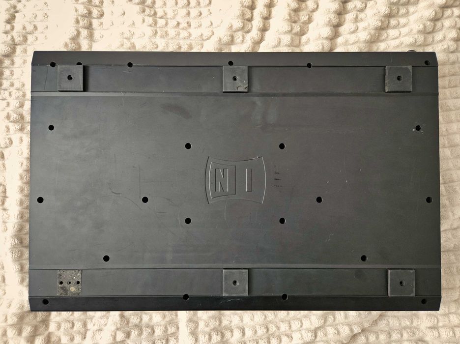 Traktor S4 Mk2 Native Instruments Consola Dj (pentru piese, defect)