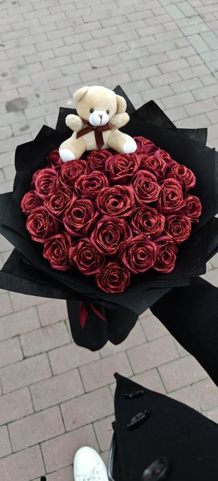 Букети от сатенени рози

Търсите пода