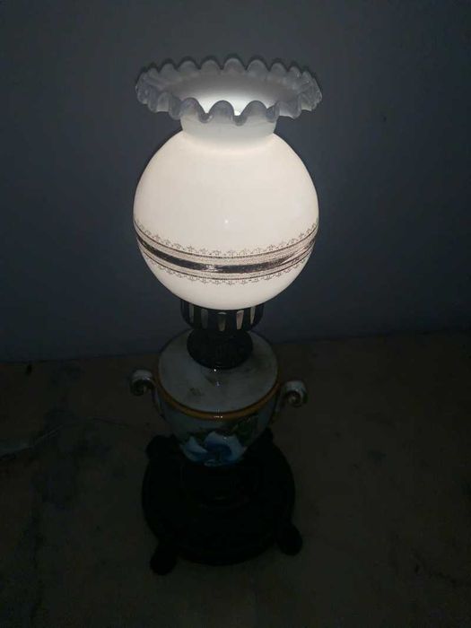 Veioza 3D portelan amplasat pe suport de bronz