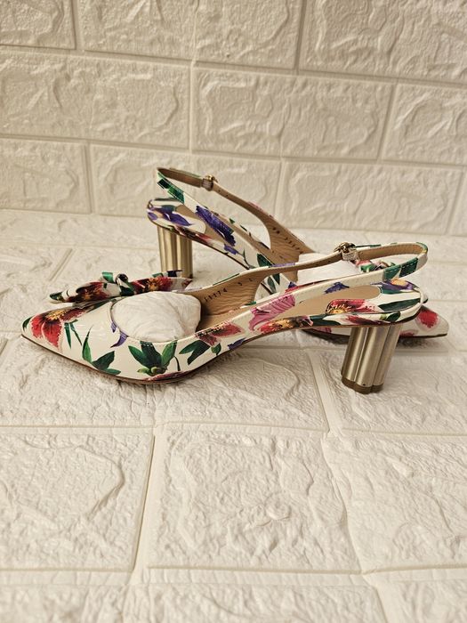 Нови Италиански  обувки