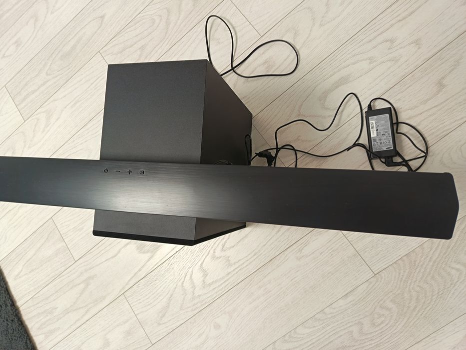 Vand soundbar SAMSUNG model HW-B 5500