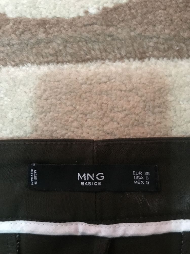 Vand pantaloni stofa mango