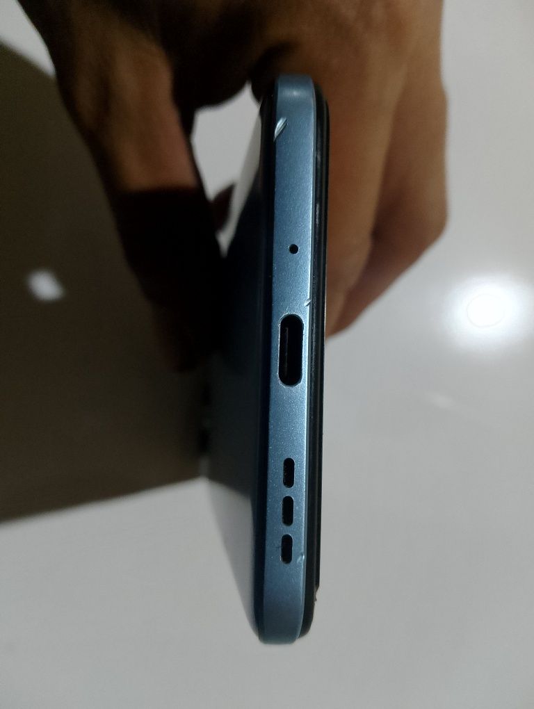 Poco x5 5g.  ram 8+8 Xotira 256  holati idial  aybi yuq kar dak ful