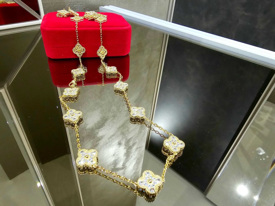 Van Cleef & Arpels VCA Gold Diamond Alhambra 20 Motifs Дамско Колие