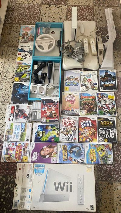 Joc Nintendo Wii cu toate accesoriile si 21 jocuri
