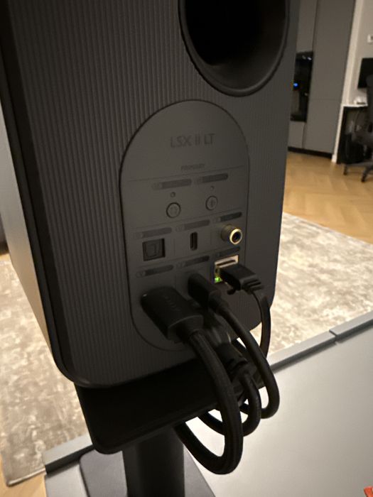 Boxe Wireless KEF LSX II LT – Ca noi, stand-uri, cutie si accesorii
