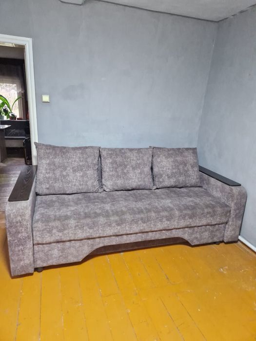 Продам диван для гостиной