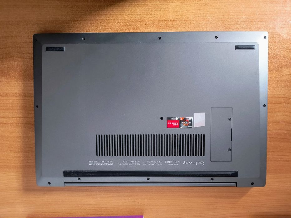 Laptop Gateway Ultra Slim (Fara baterie , probleme la pornire)